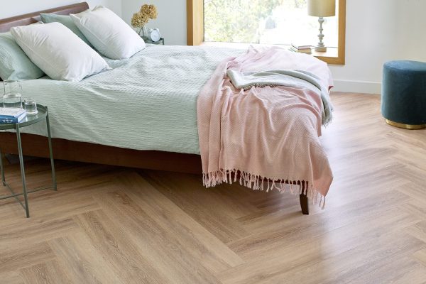 SS5W3312_Muted Oak_Herringbone_Plank_Portrait_Main_April 2021_112_HR